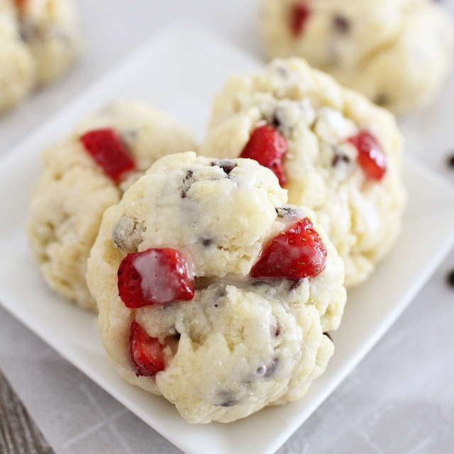 strawberry chocolate chip scones with glaze