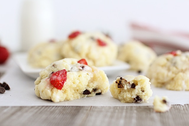 strawberry chocolate chip scones