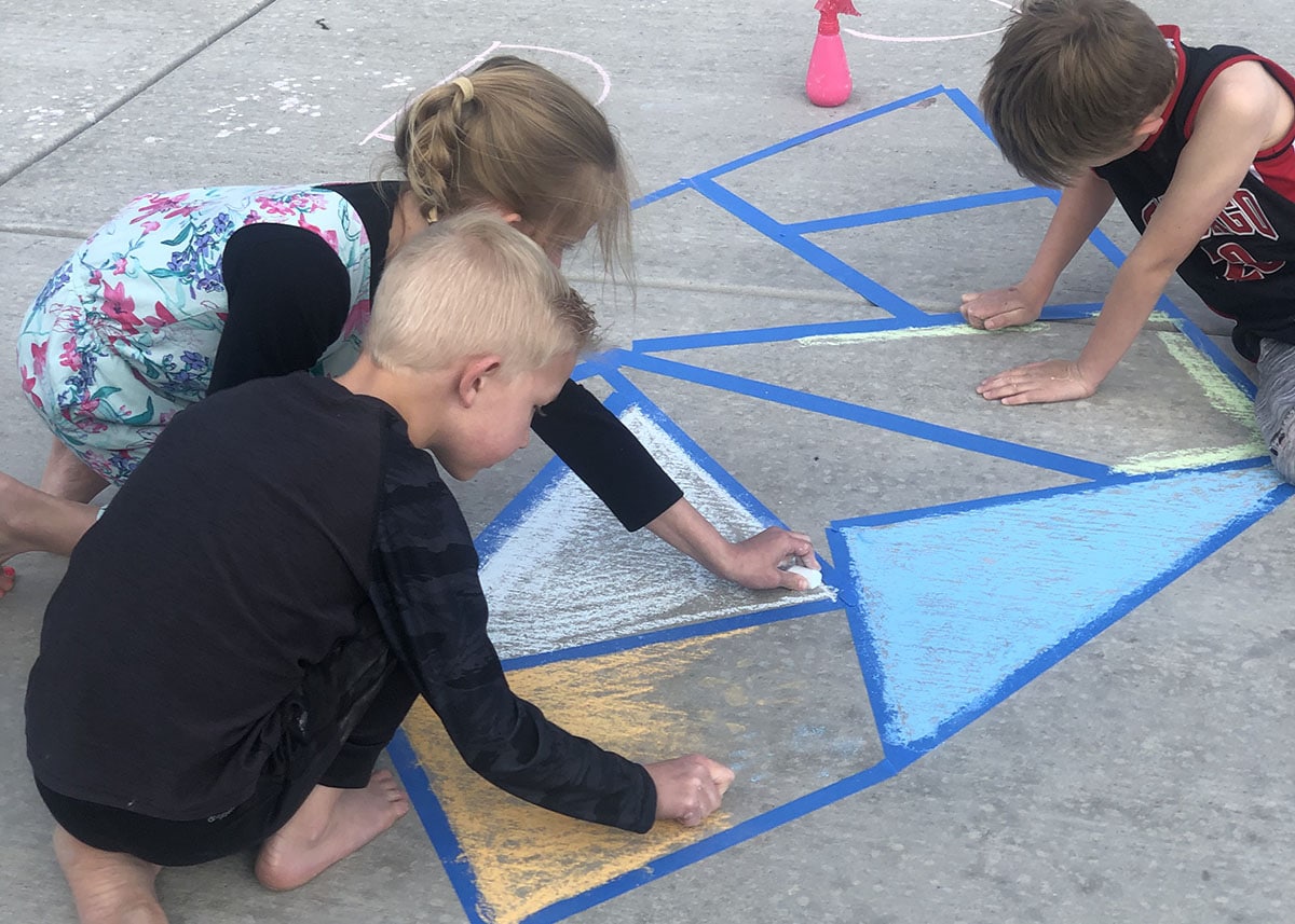 16 Fun Sidewalk Chalk Activity Ideas - Super Healthy Kids