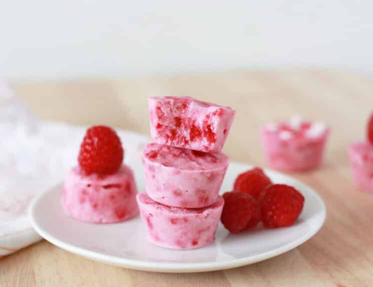 Raspberry-frozen yoghurt with colorful sprinkles and fresh raspberries