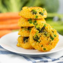 Cheesy Veggie Quinoa Cakes 4 cheesy veggie quinoa cakes
