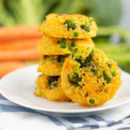 cheesy veggie quinoa cakes