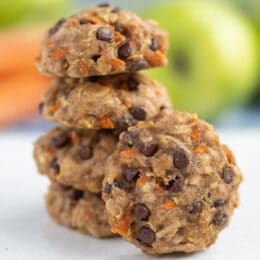 healthy breakfast cookies with oats, carrots and apples