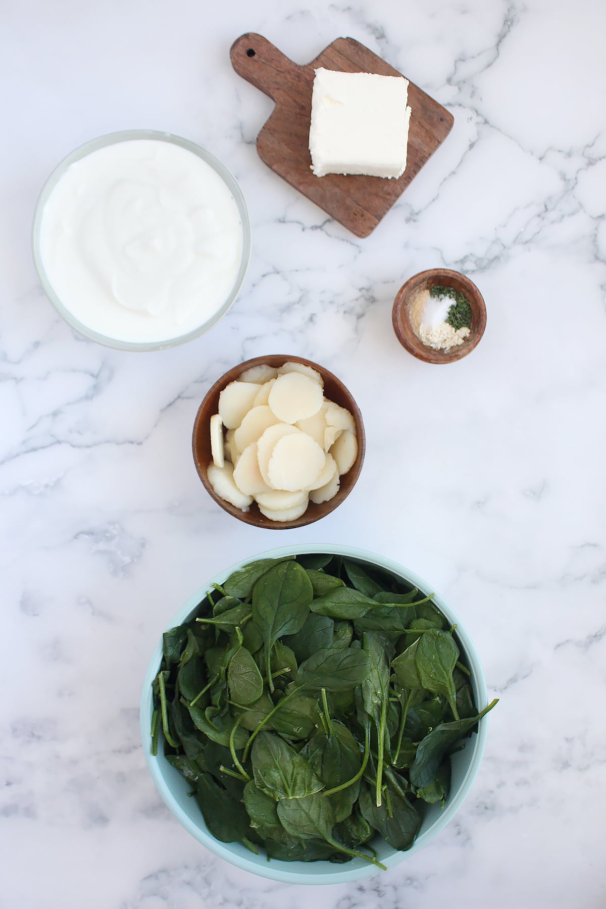 Ingredients you need to make creamy spinach dip.