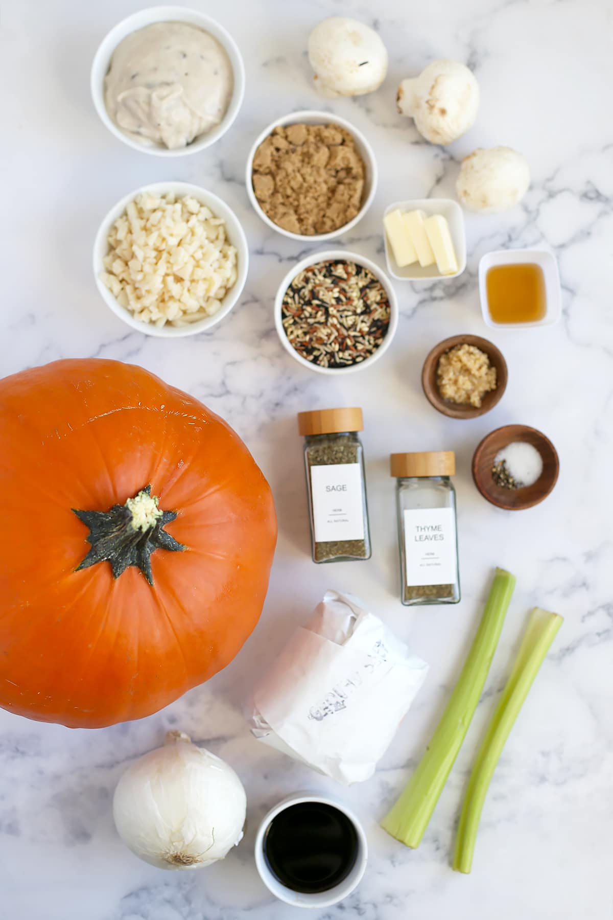 Ingredients you need to make dinner in a pumpkin.