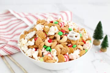 Christmas Snack Mix + Free Printable - SHK