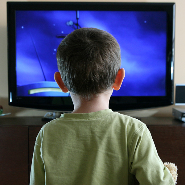 3 Easy Strategies for Busy Parents to Get Your Kids Off Screens this Summer
