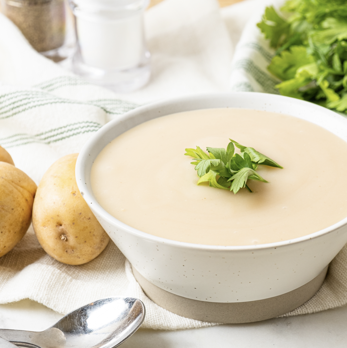 creamy potato leek soup with fresh parsley