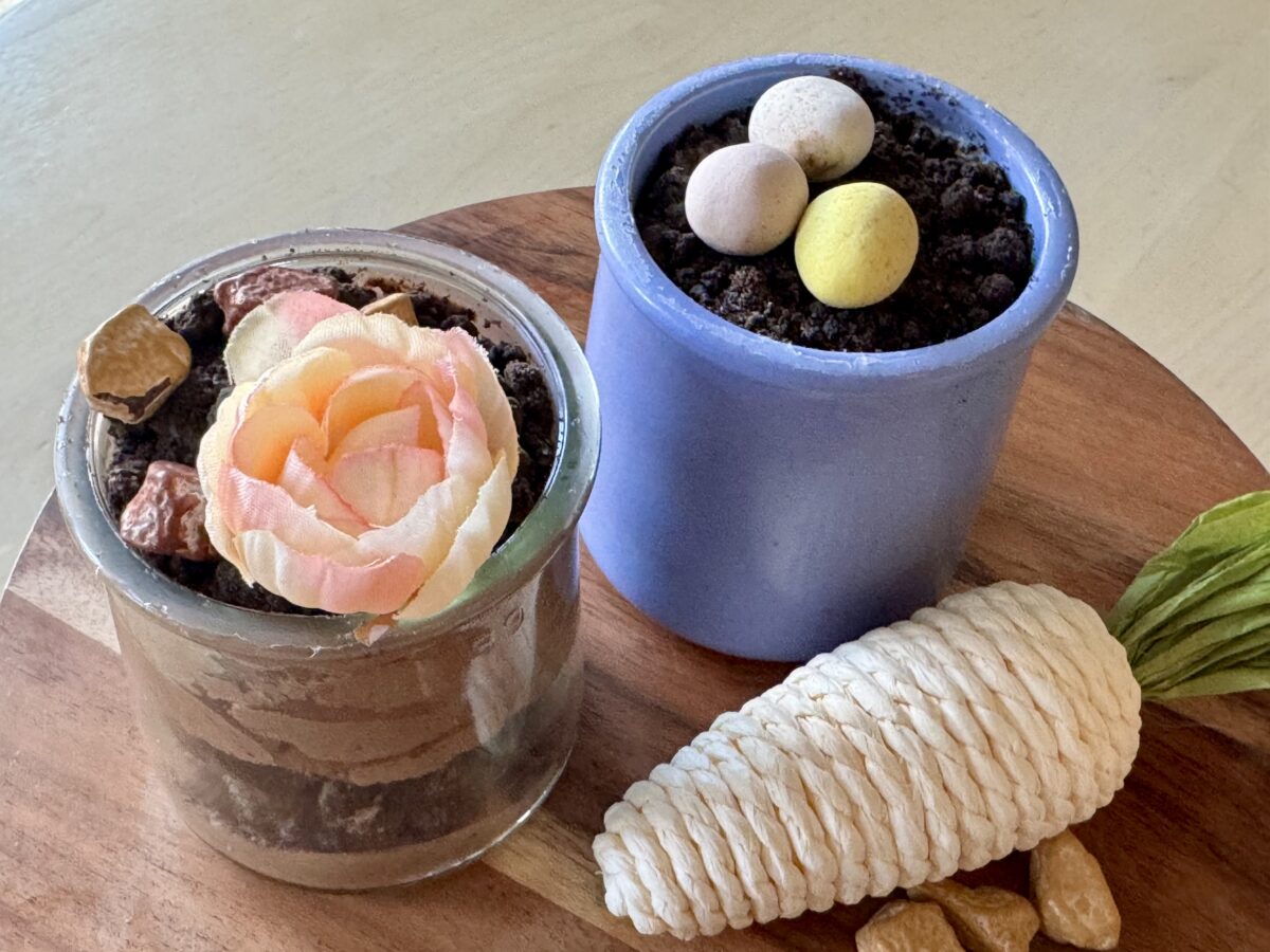 dirt pudding cups on a wooden tray