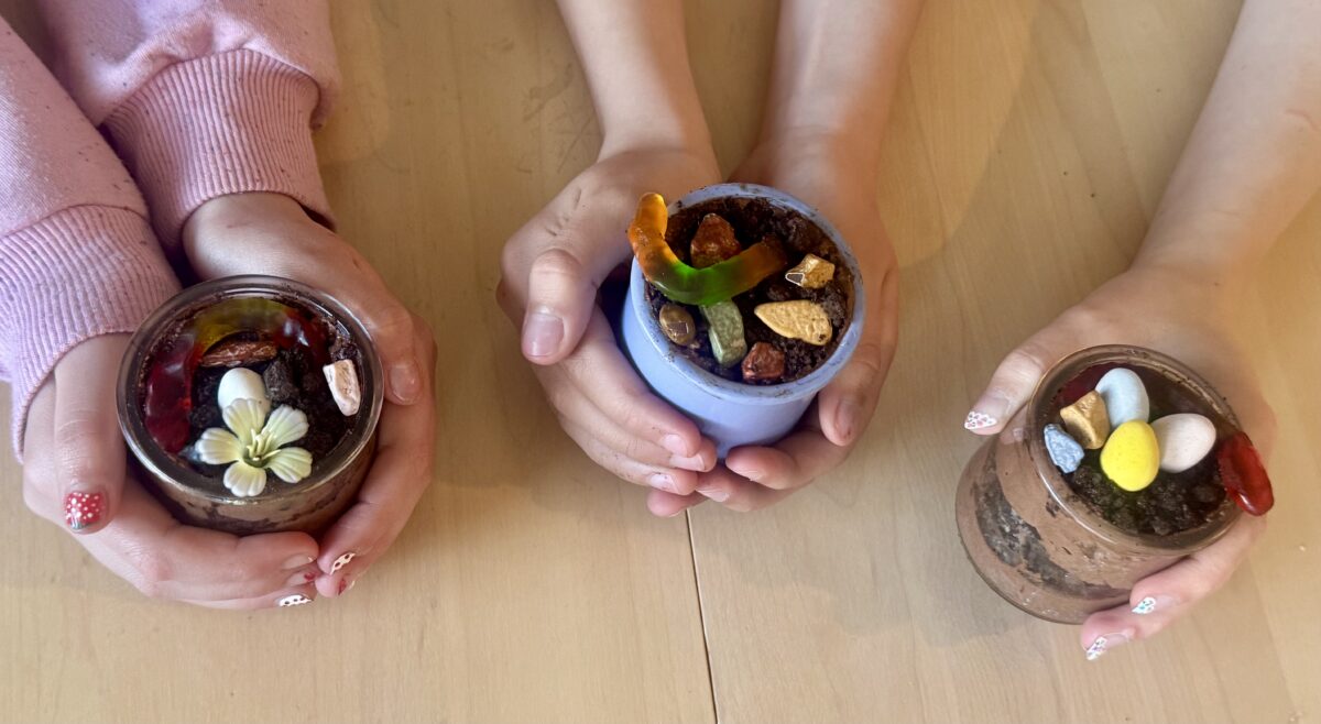 chocolate pudding cups topped with gummy worms and chocolate candy