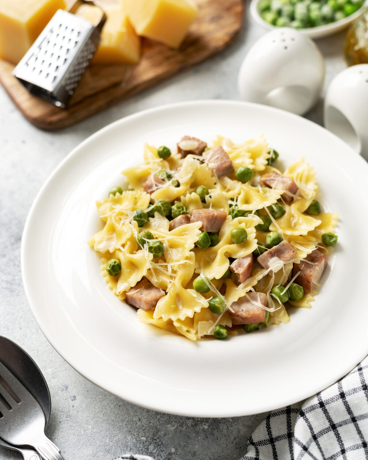 ham and pasta skillet with peas and fresh parmesan
