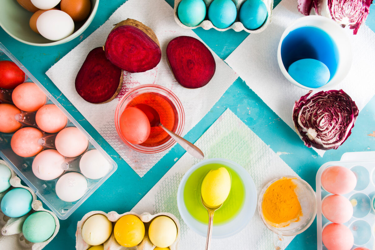 dyeing eggs using natural ingredients