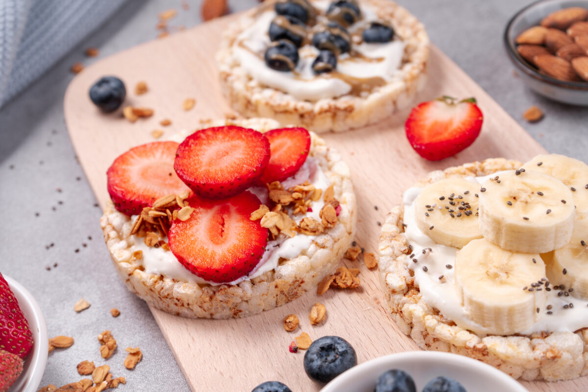 healthy rice cake snacks with yogurt and fresh fruit.