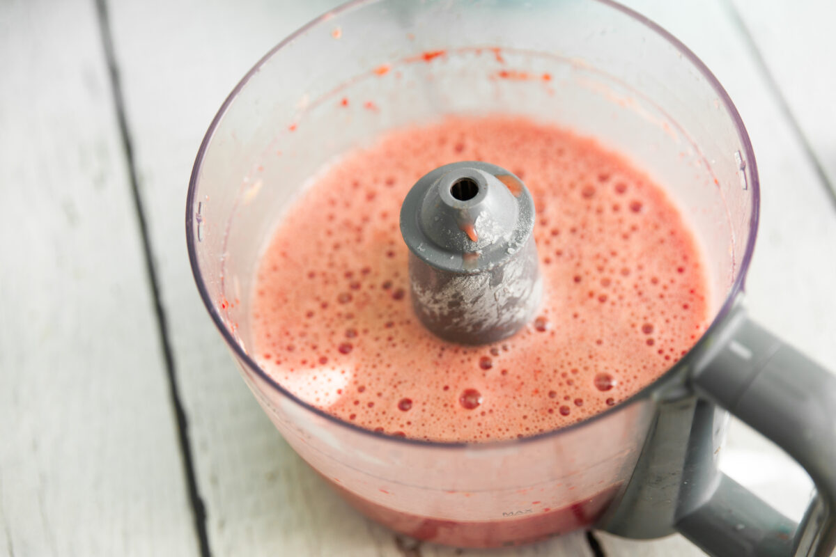 filling for strawberry lemonade bars in a food processor