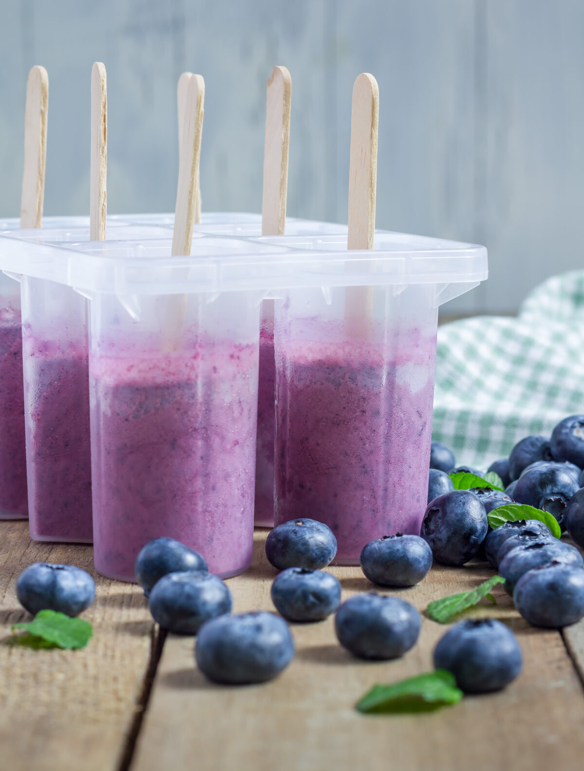 Homemade popsicles with blueberry, yogurt and honey