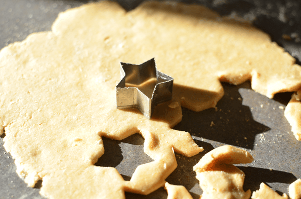 Homemade Wheat Thins For Lunch. Do your kids like crackers? We like them too, that's why we made this homemade version of Wheat thins!