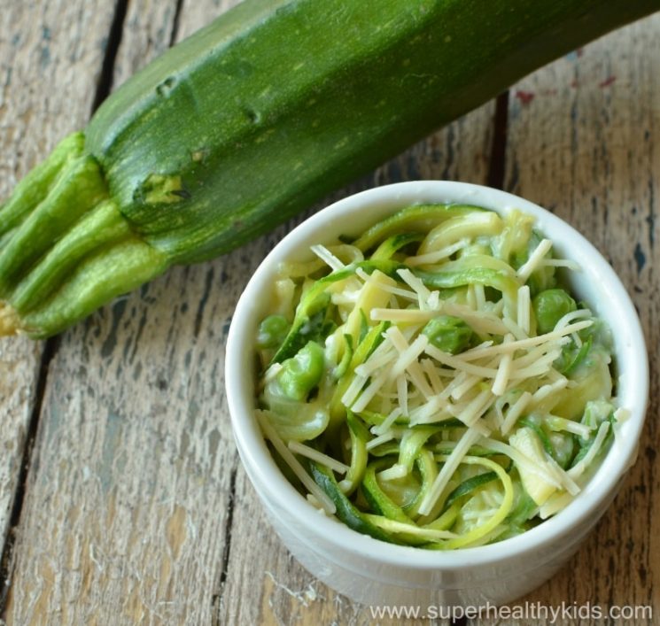 Recette de courgettes Veggiefredo. Des pâtes saines, ce ne sont pas des pâtes! On adore faire ça avec nos courgettes !'t pasta! We love doing this with our zucchini!